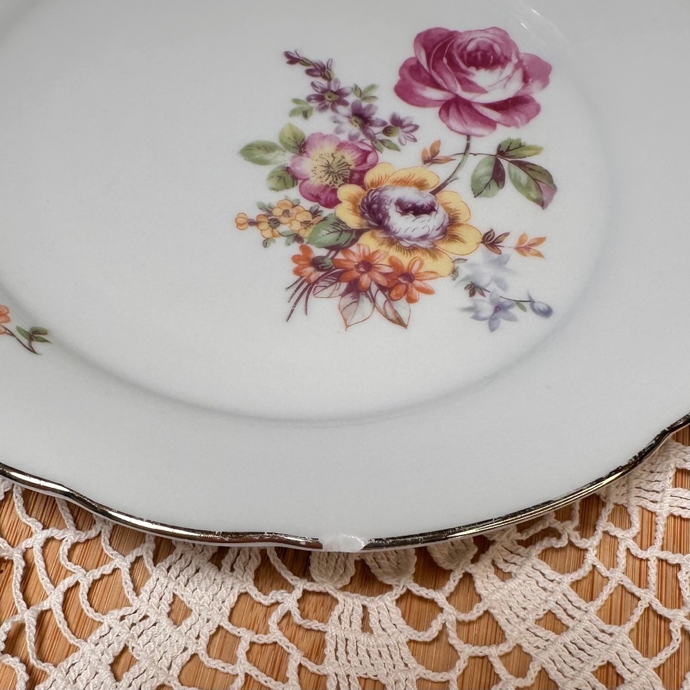 ✨ 5 for $25 DEAL! ✨Vintage Kahla Floral Saucer Plate,| Scalloped Gold Rim (Chip) - Picture 5 of 6
